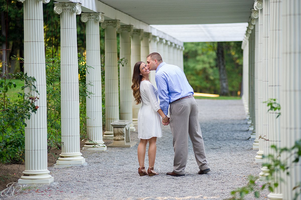 beautiful yaddo gardens engagement photos