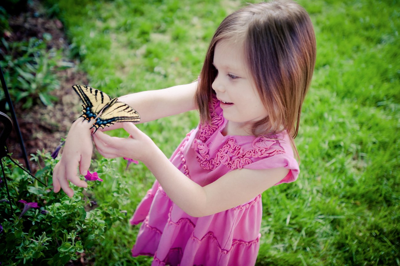 Peterson Children Portraits - Girls with butterfly