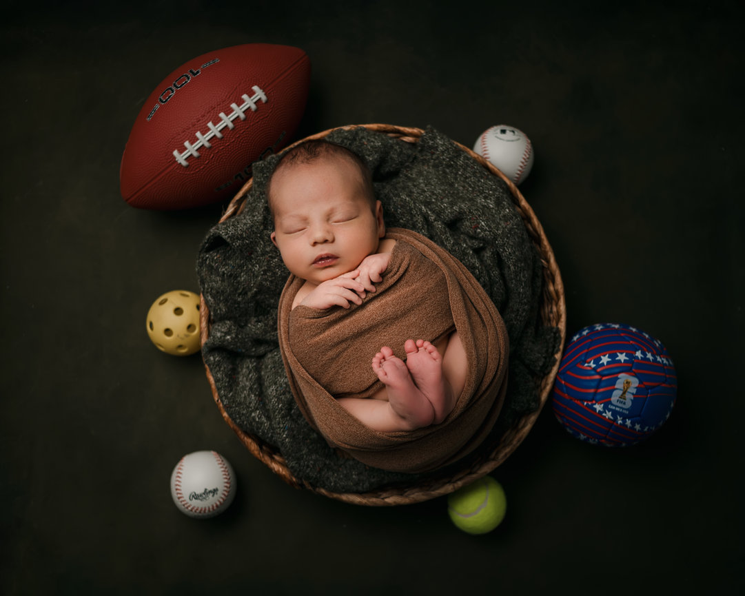 Louis's Wrapped Newborn Session