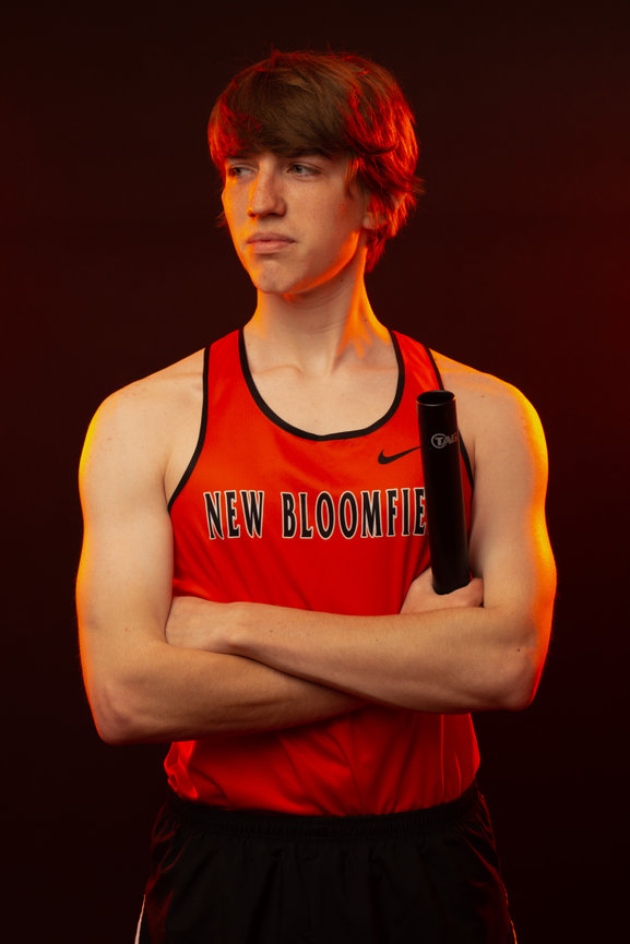 Hannah’s Summer Senior Portrait Session - Flowers, Downtown Vibes & Effortless Style