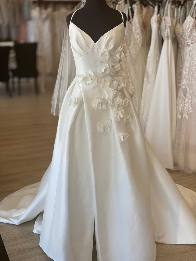 Suit Up in Style: Essential Tips for Choosing the Perfect Tuxedo Rental