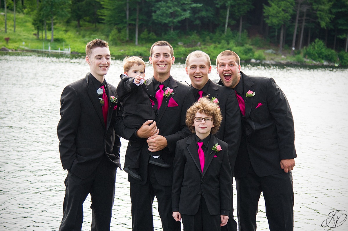 funny shot of groomsmen