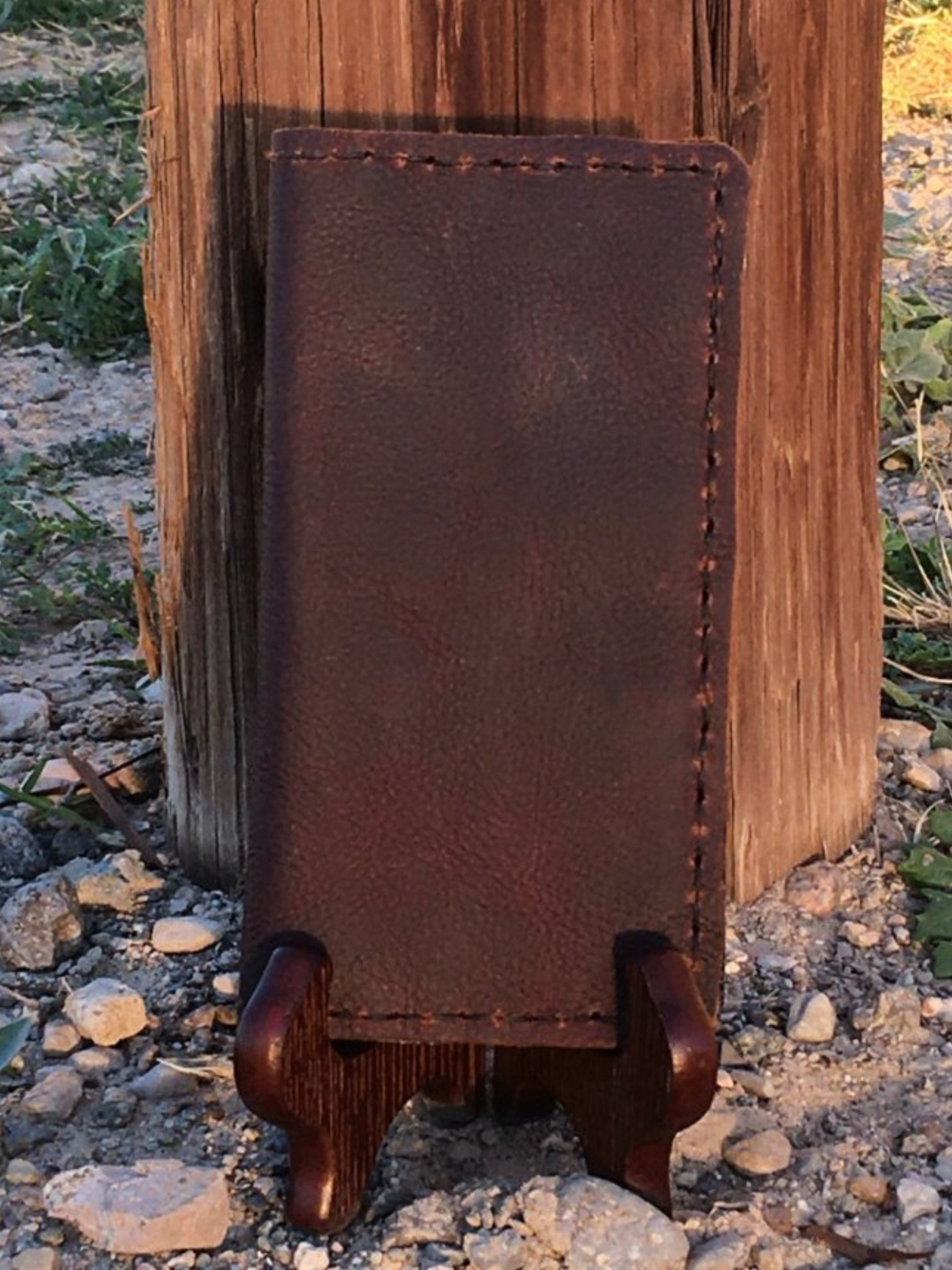 Long Wallet-Western Brown Specs: Material: 100% Full Grain Leather - Hand stitched in Texas - - Un