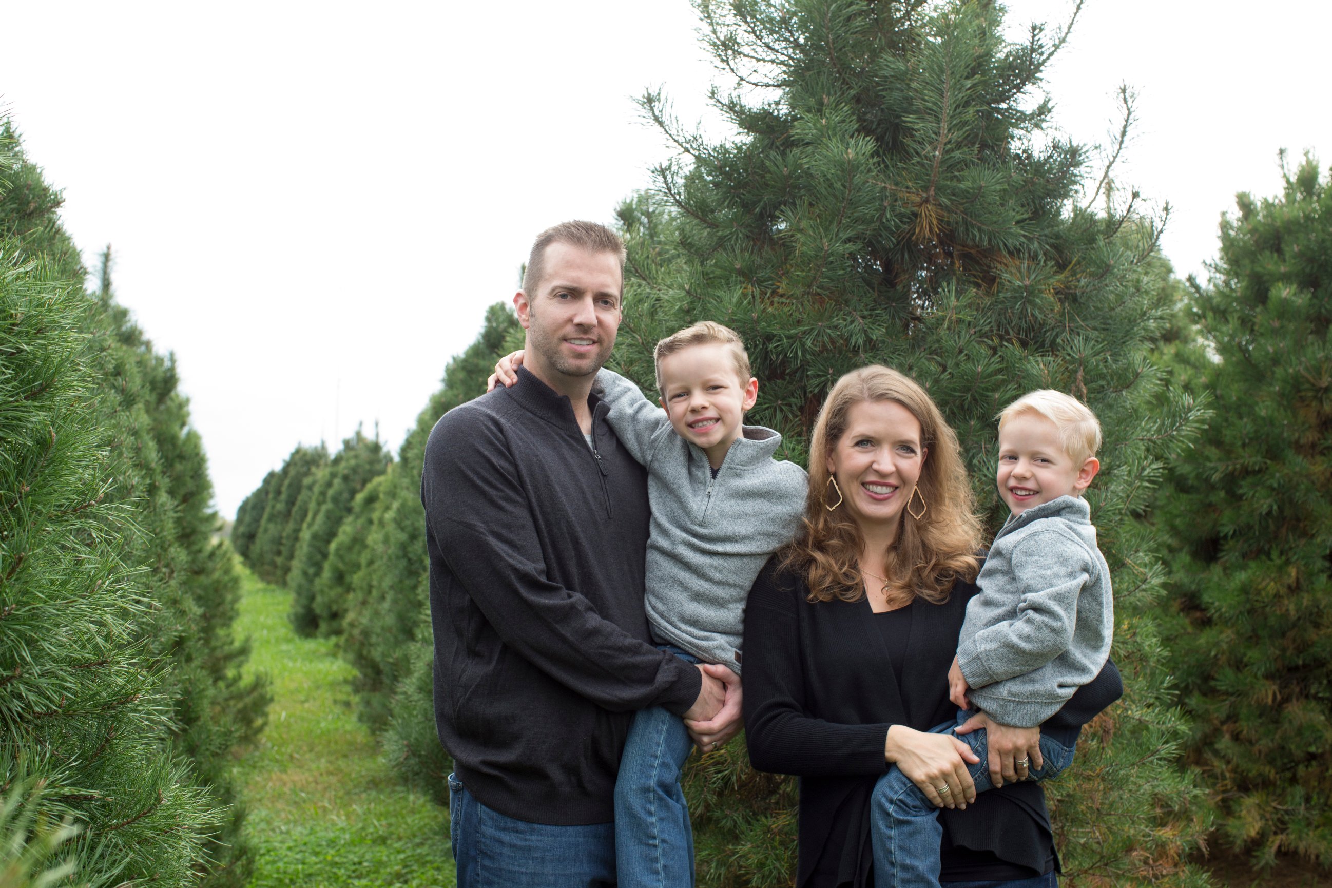 Christmas Tree Farm Kansas City Family Photographer Christina