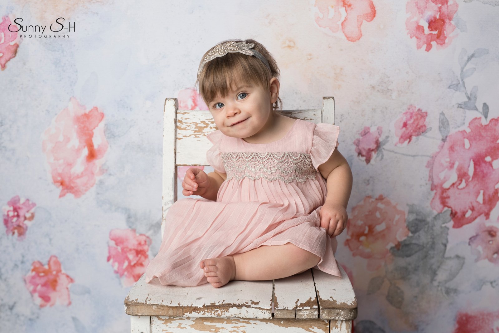 One year old Emily - Winnipeg Baby Photography - Sunny S-H Photography