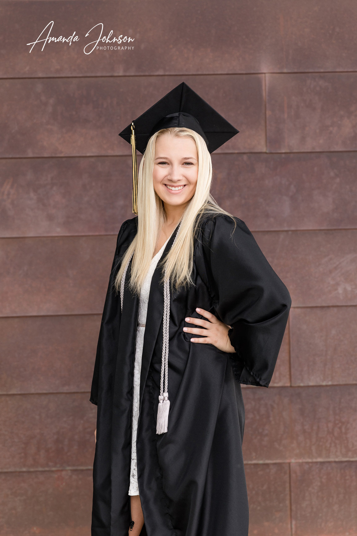 Reasons why you should have a cap and gown photo session before graduation