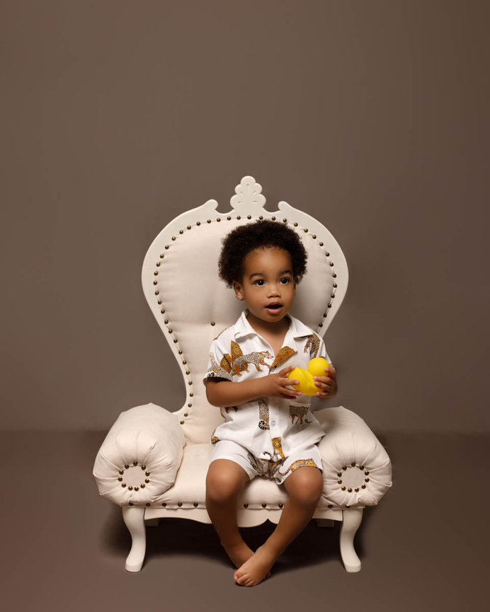 Kids milestone photo session in Orlando by Andrea Ruff Studios - child celebrating first steps