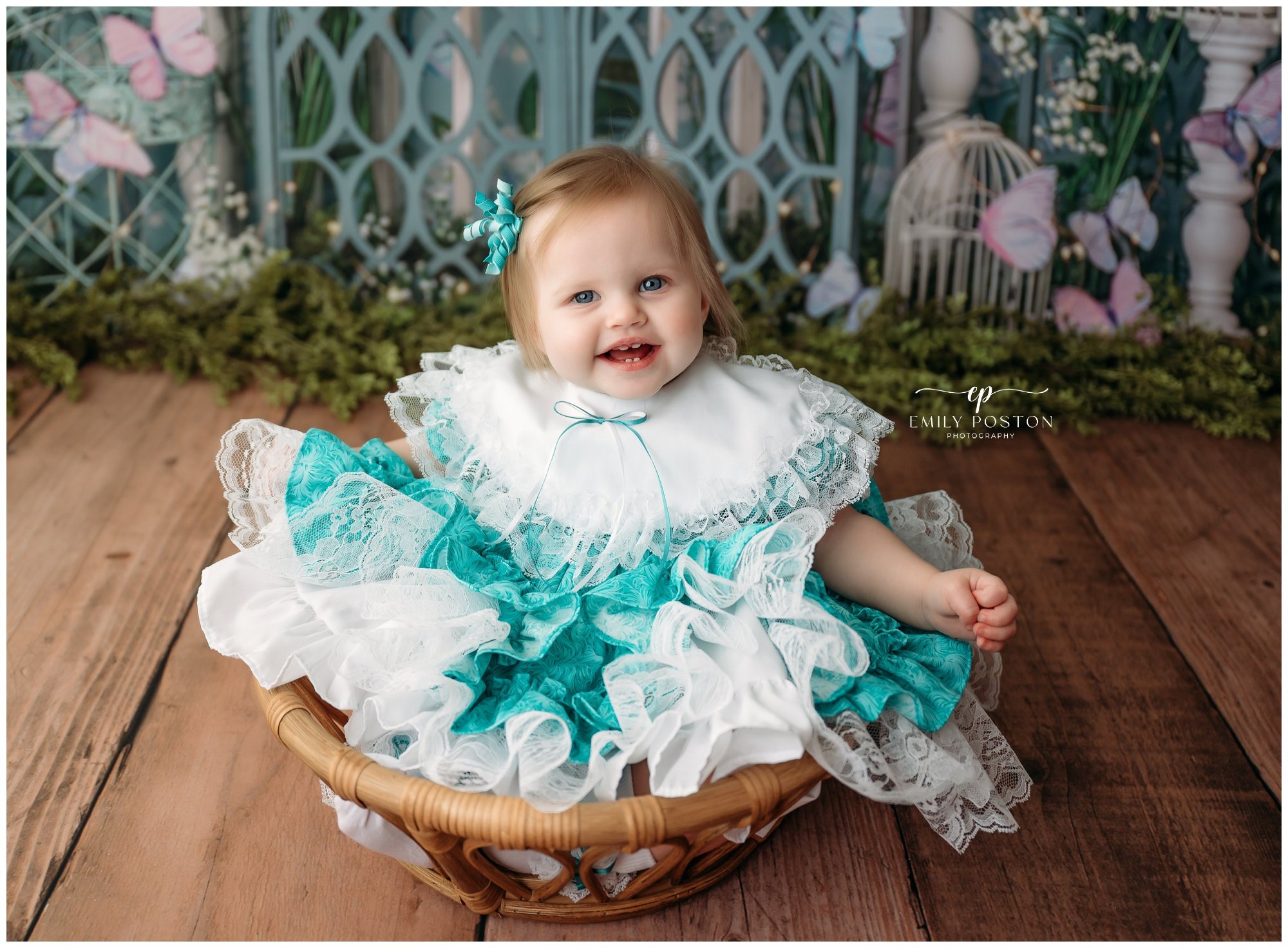 Annalise's Alice in Wonderland Cake Smash in Jefferson City, Missouri