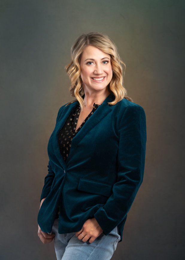 Enid Headshot Photographer Professional Studio by Dawn Muncy Expert experienced skilled