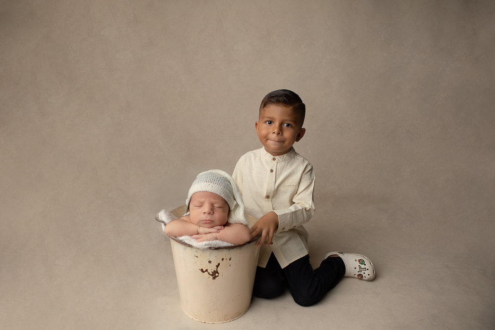 inland empire newborn photography, riverside newborn photographer, riverside newborn photography, riverside maternity photographer, riverside baby photographer, riverside cake smash photographer,