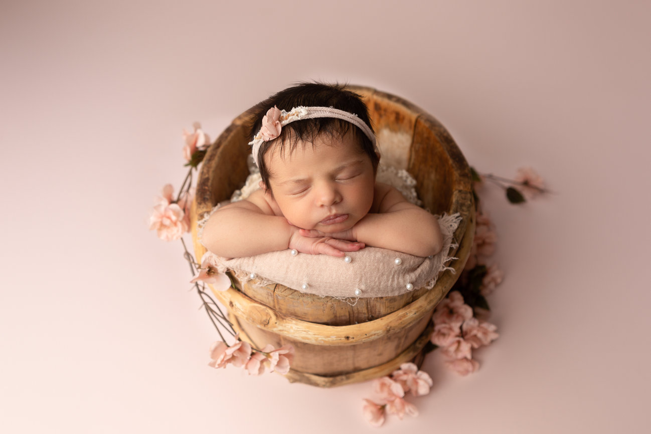 ontario ca newborn photographer,ontario ca newborn photography, ontario studio photographer, Ontario family newborn photography, ontario maternity session, ontario baby photo session, ontario cake smash photographer,