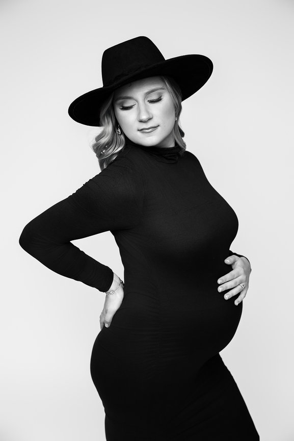 luxury maternity session, stylized maternity, la crosse, wi, studio maternity, maternity photoshoot, high end maternity, galesville, wi