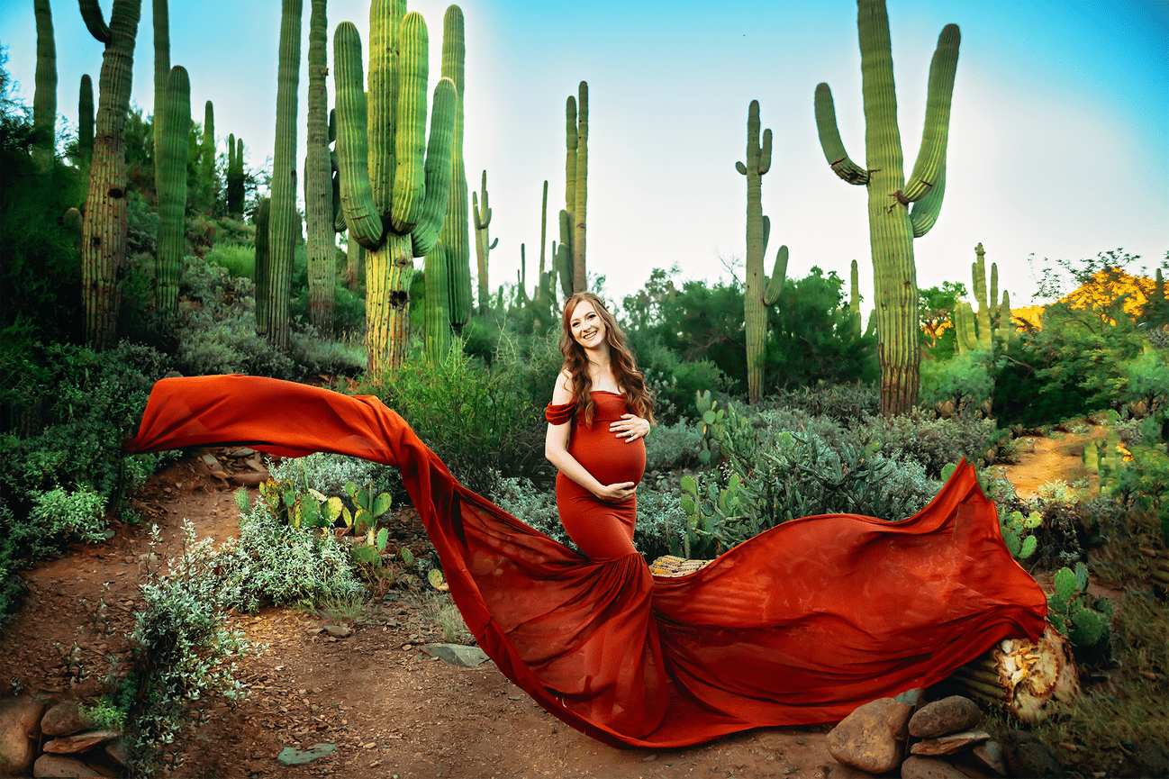 CAVE CREEK MATERNITY PHOTOSHOOT WITH LOT OF CACTUSES