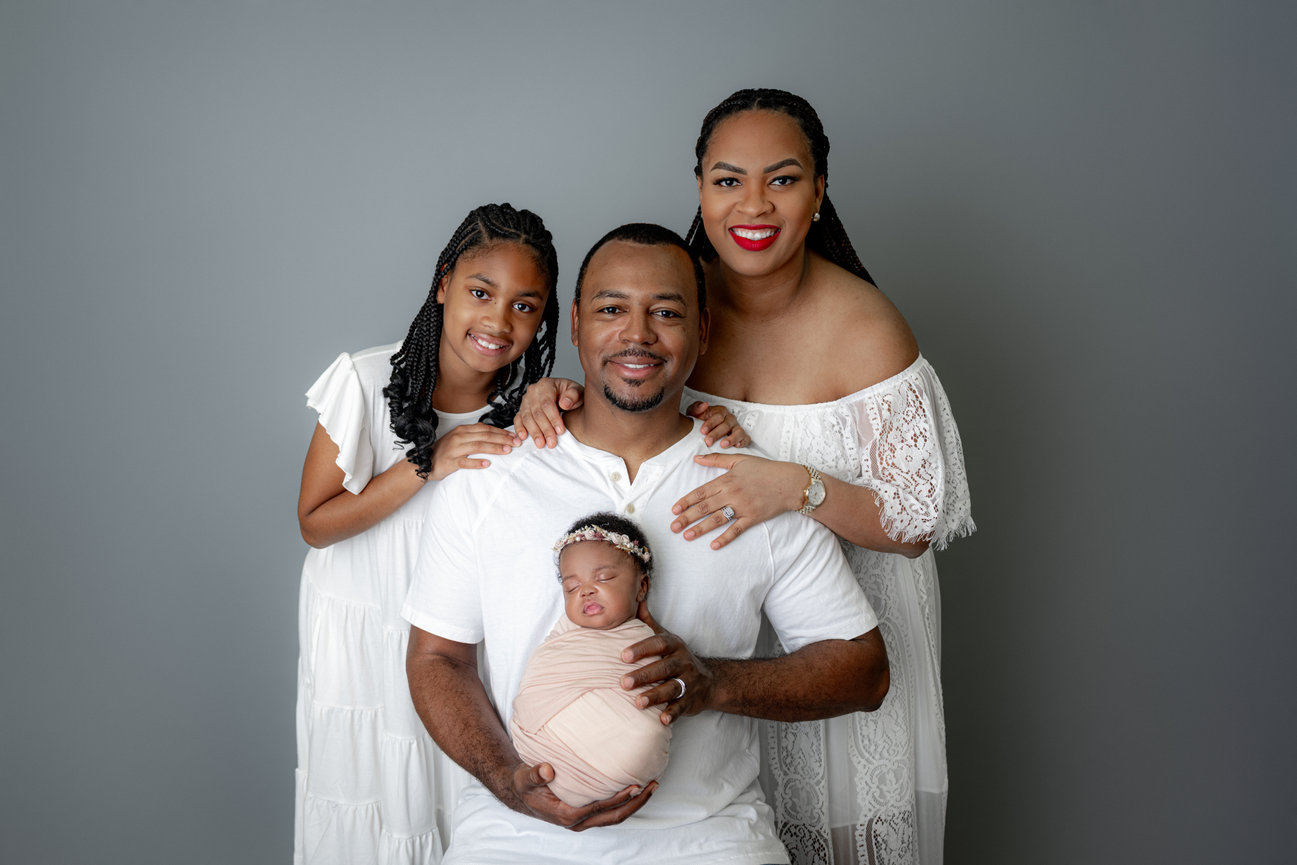 Photos by Elysia Janae offers newborn photography education focused on comfort, connection, and professional results.