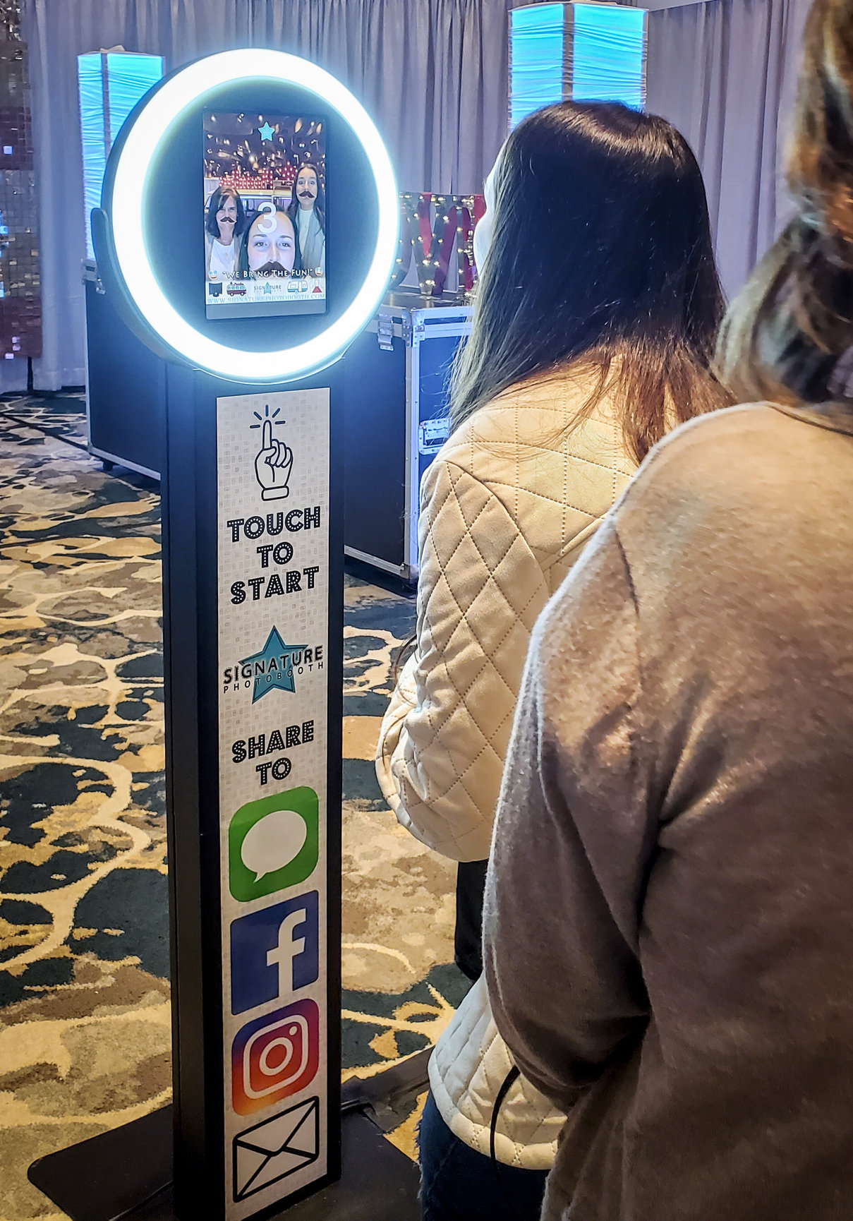 BUDGET BOOTH Signature Photo Booth Rentals Cincinnati Dayton