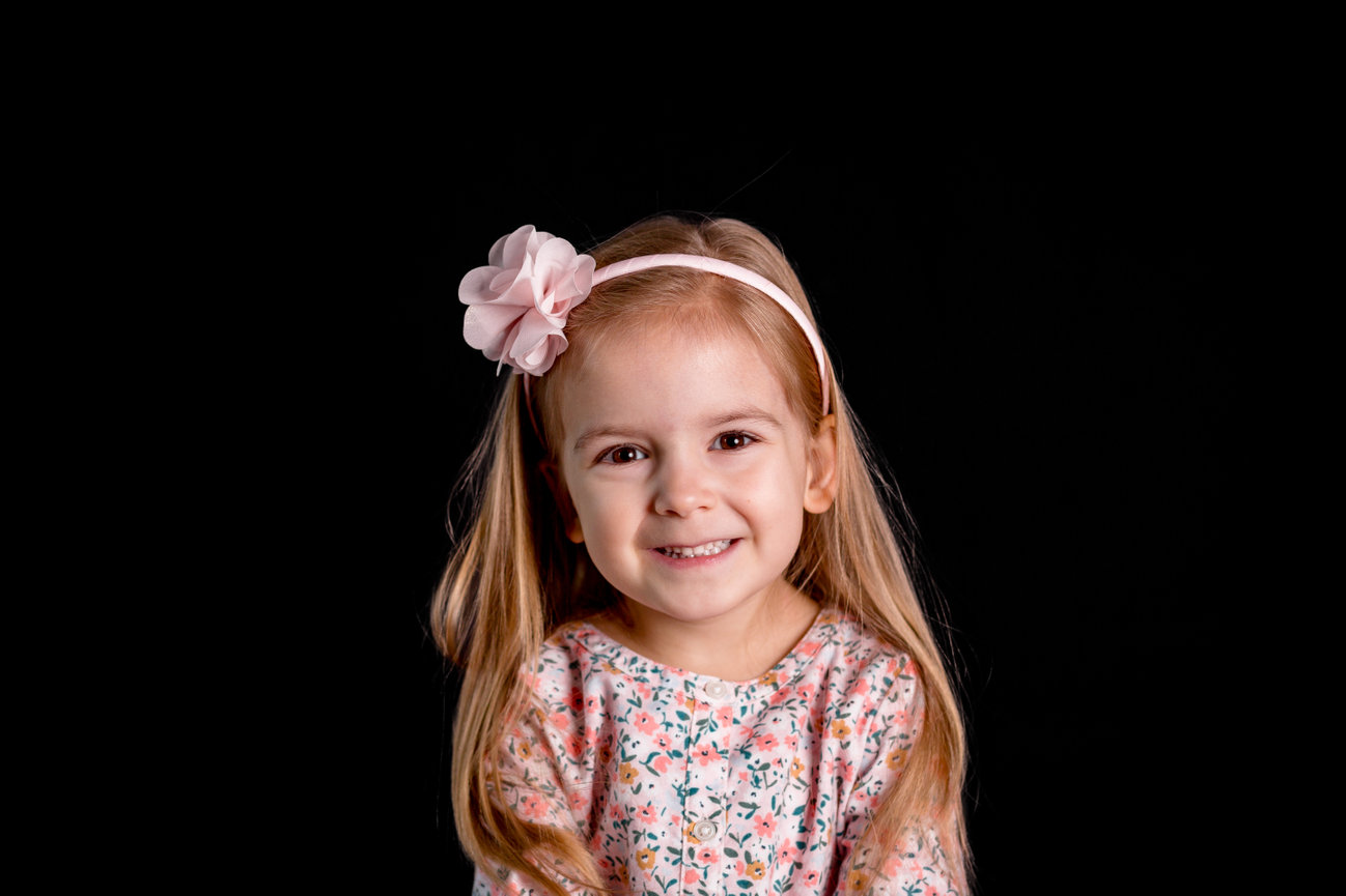 A streamlined school portrait process designed to keep sessions organized and professional.