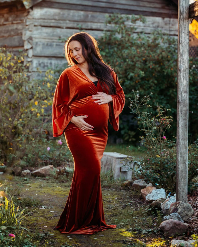Carmel By The Sea maternity photographer, Carmel By The Sea newborn photographer, family portraits Carmel By The Sea