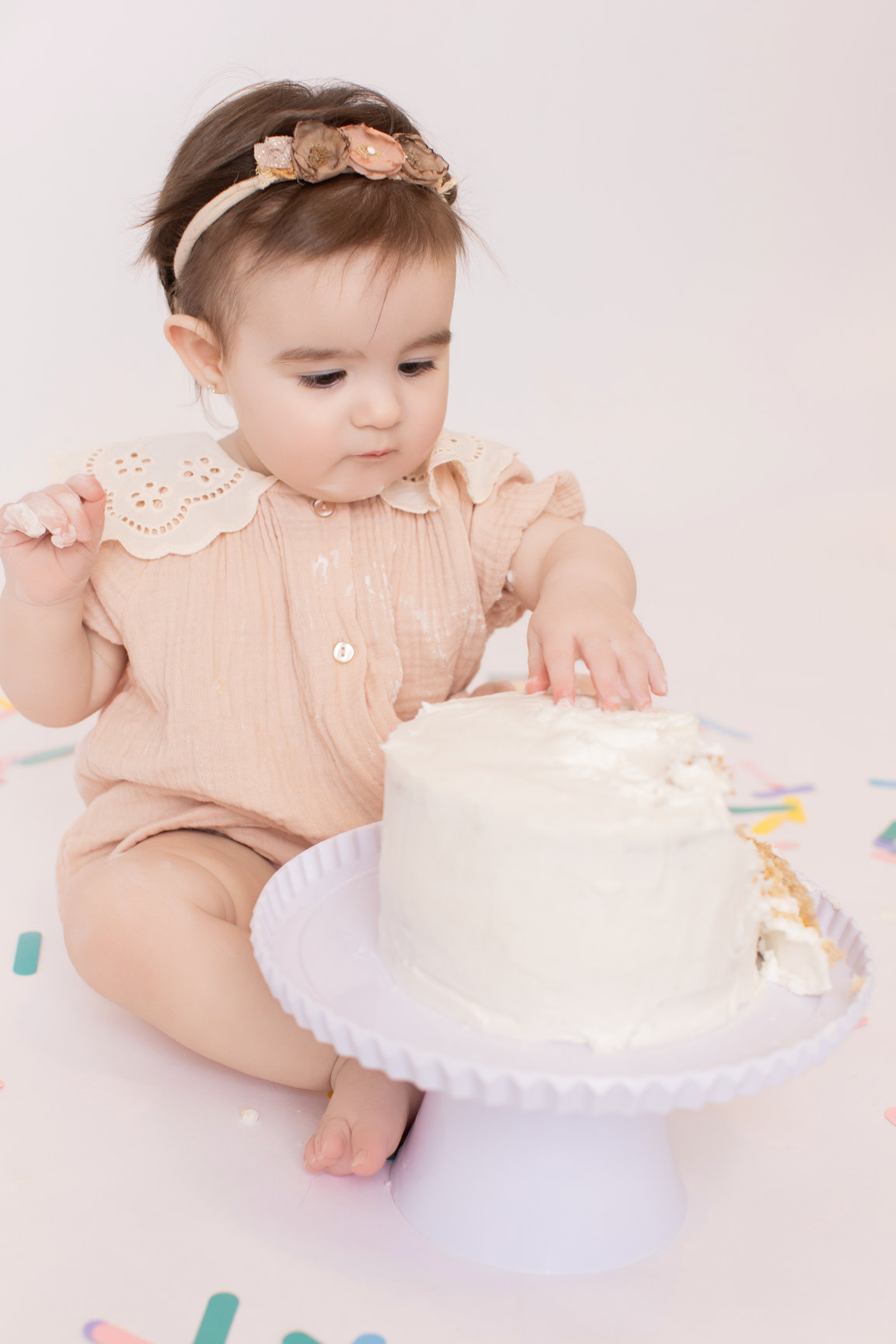 Calgary cake smash photography sage tulle sprinkles and family first birthday session photo 27