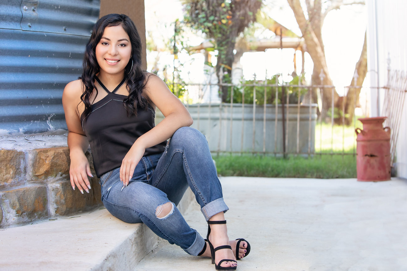 Weatherford high school senior session outdoors at a ranch