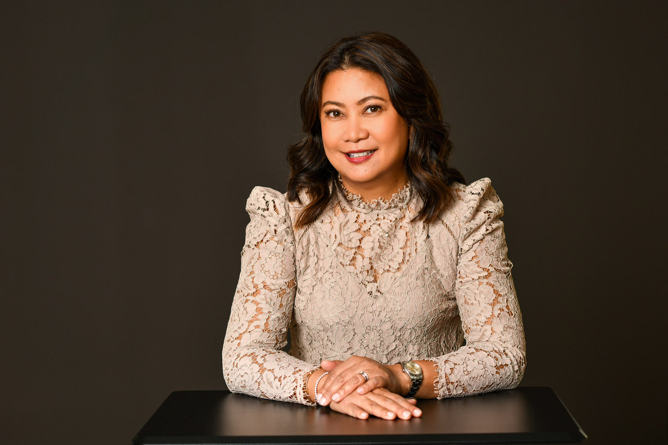 Professional modern headshot in Dublin Ohio boutique studio — professional headshots and branding portraits by Claudine Kosier Photography