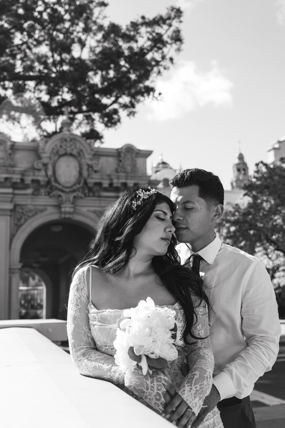 Black and white portrait of a couple with a bouquet
