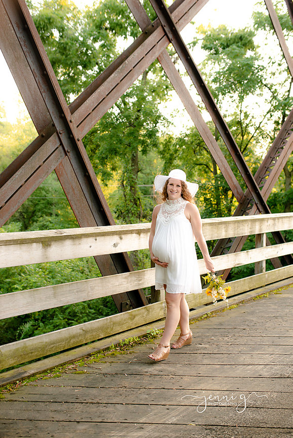 La Crosse Maternity Photographer  Rebecca & Family 